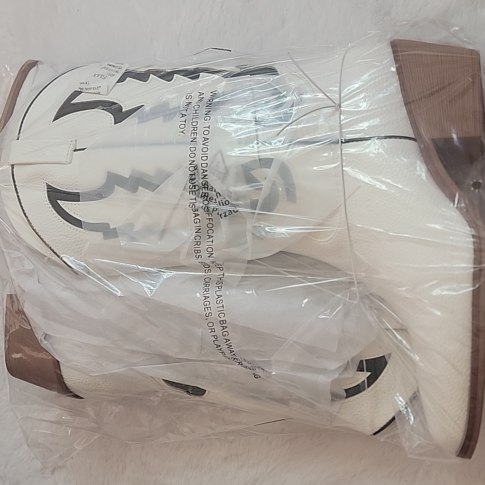 Alter'd State Vanessa Gameday Cowboy Boots. Size 8. Black & White. NWT - Picture 4 of 6